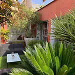 Le Patio Pere Pigne Guestroom B&B